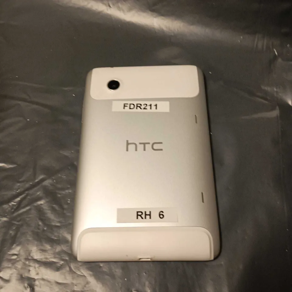 HTC TABLET  – SILVER BACK WITH WHITE CAMERA MODULE 