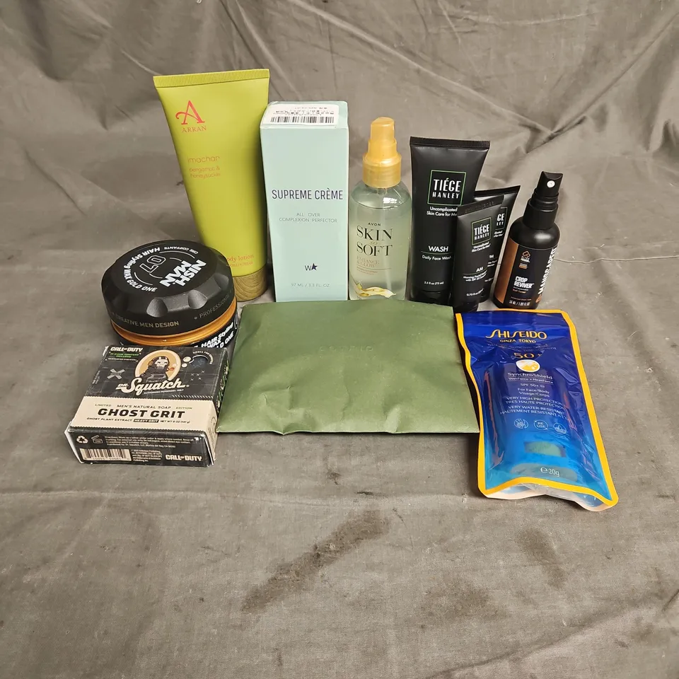 APPROXIMATELY 20 ASSORTED HEALTH & BEAUTY PRODUCTS TO INCLUDE - ARRAN BODY LOTION - DR SQUATCH CALL OF DUTY SOAP BAR - NISH MAN HAIR STLING WAX - ETC