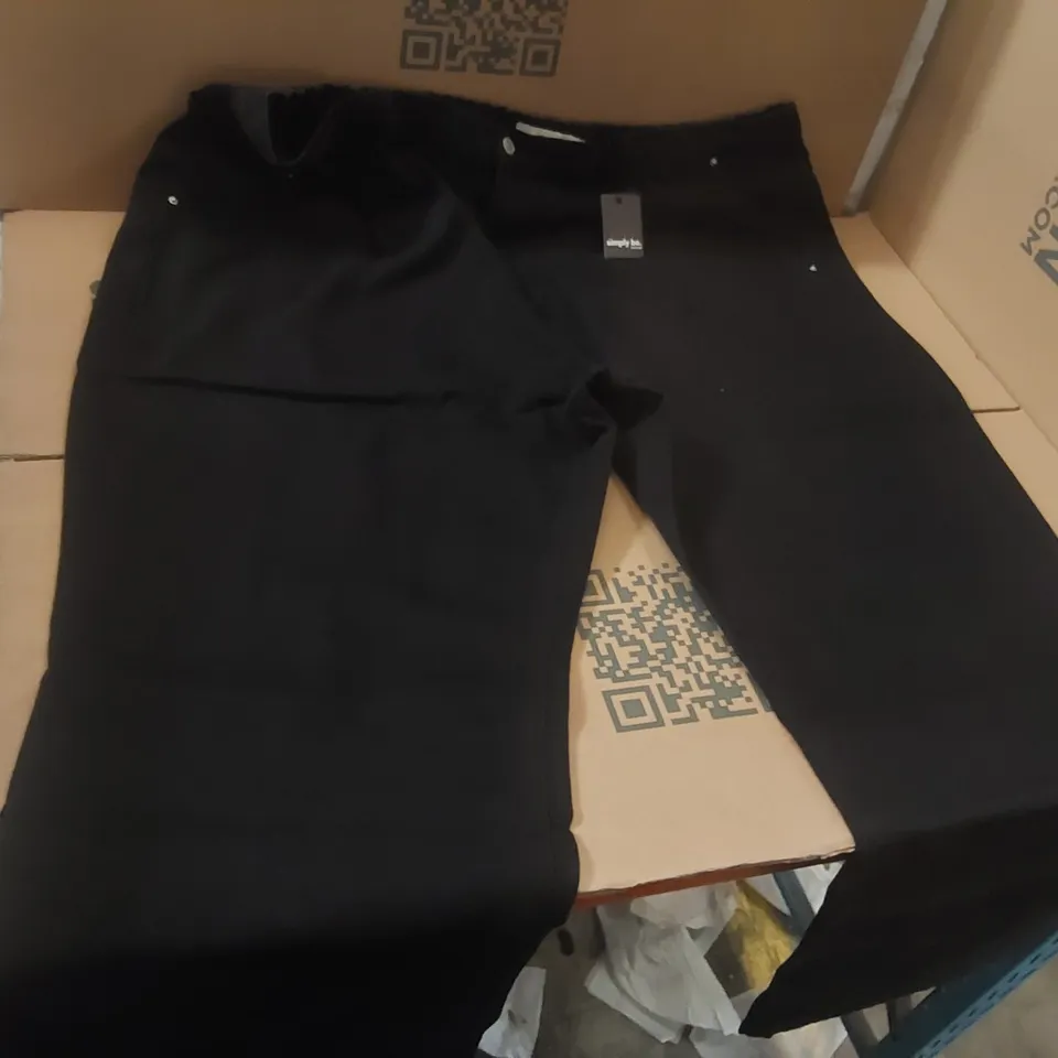 BOX CONTAINING APPROXIMATELY 6x BRAND NEW SIMPLY BE WASHED BLACK PLEAT DENIM JEANS - SIZE 30L