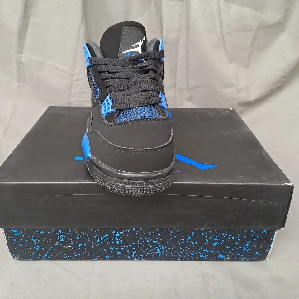 BOXED PAIR OF NIKE AIR JORDAN 4 RETRO SHOES IN BLACK/BLUE UK SIZE 8.5