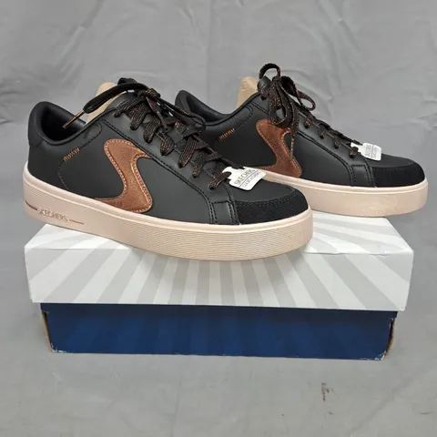 BOXED PAIR OF SKECHERS HILAND LACE UP TRAINERS IN BLACK SIZE 4