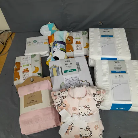 APPROXIMATELY 8 ASSORTED HOUSEHOLD ITEMS TO INCLUDE VARIOUS BEDDING IN VARIOUS SIZES AND STYLES