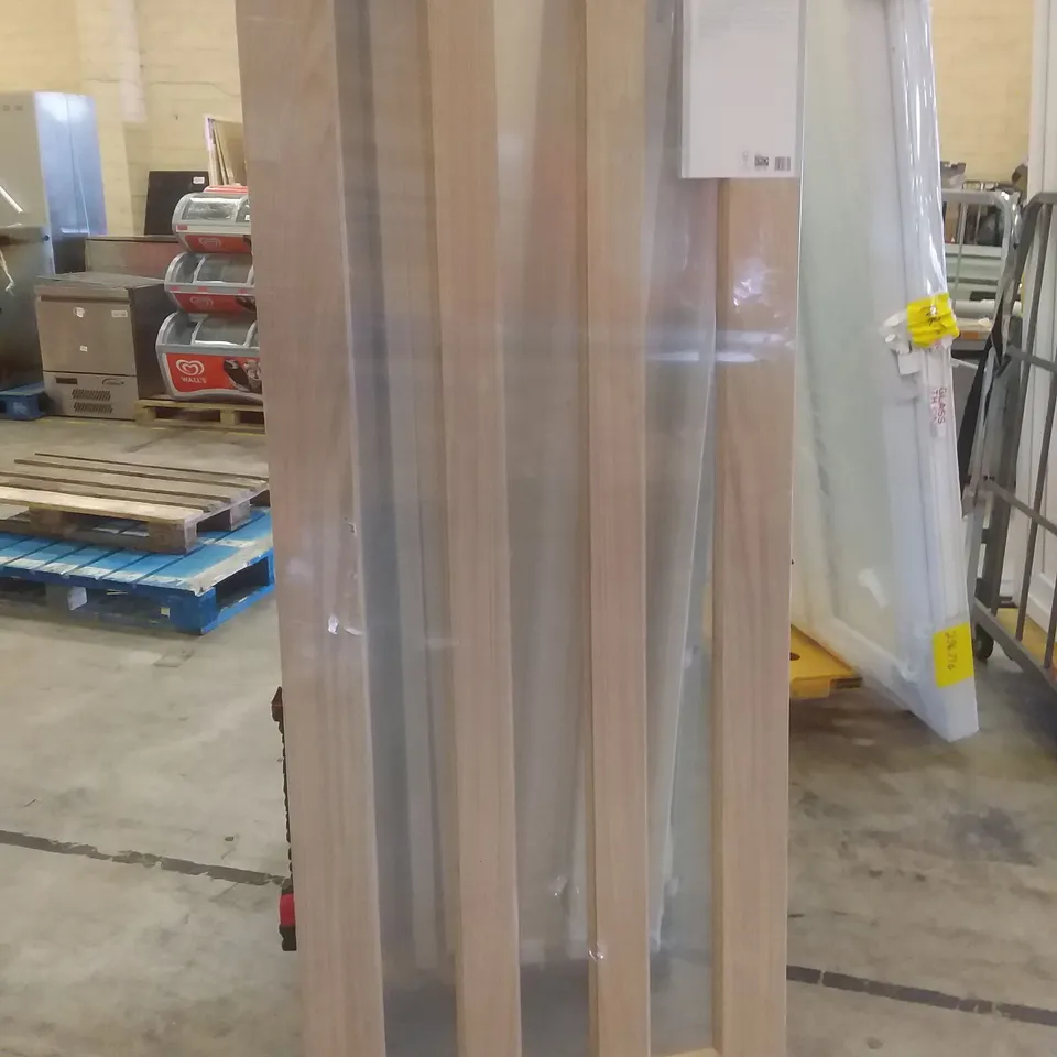 GEOM VERTICAL 3 PANEL OAK VANEER GLAZED INTERNAL DOOR 1981×762MM