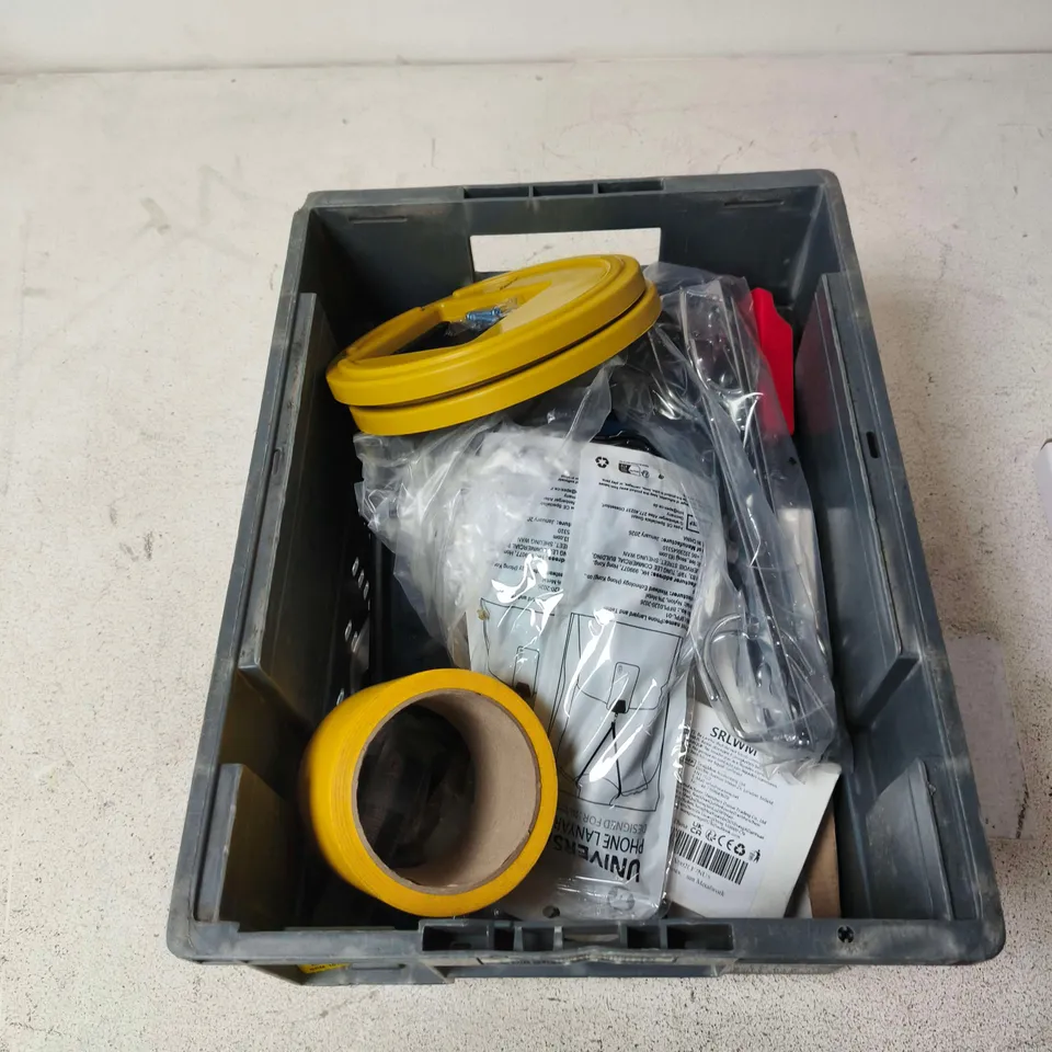 TOTE OF APPROXIMATELY 12 ASSORTED ITEMS TO INCLUDE: DIGITAL HDTV ANTENNA