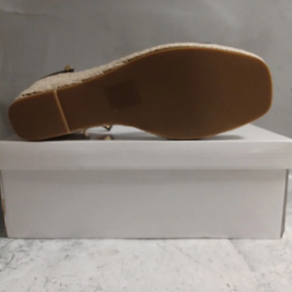 BOXED PAIR OF UNBRANDED OPEN TOE WEDGE SANDALS IN BLACK SIZE UK 8