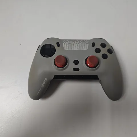 SCUFF GAMING CONTROLLER IN GREY