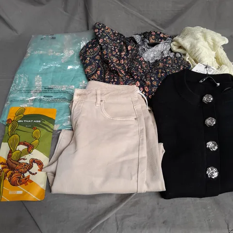 APPROXIMATELY 20 ASSORTED CLOTHING ITEMS IN VARIOUS SIZES AND STYLES TO INCLUDE - SOCKS, DRESS, CARDIGAN, ETC