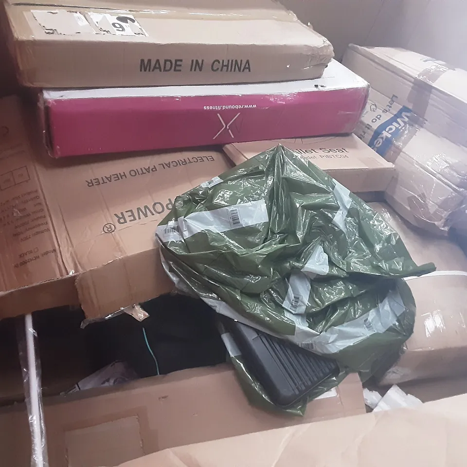 LARGE PALLET OF ASSORTED HOMEWARE ITEMS TO INCLUDE MATTRESS, PATIO HEATERS, TOILET SEATS ETC