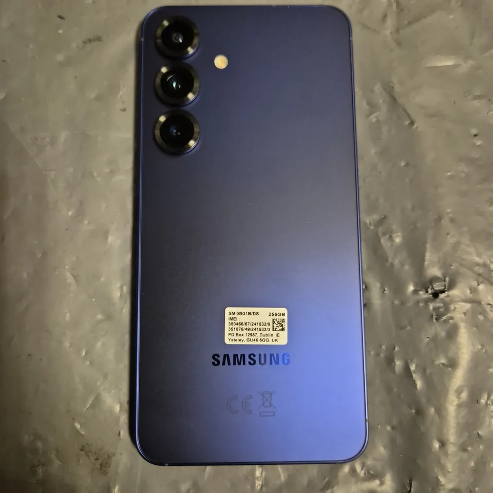 BOXED SAMSUNG GALAXY S25 256GB IN NAVY - SM-S931B