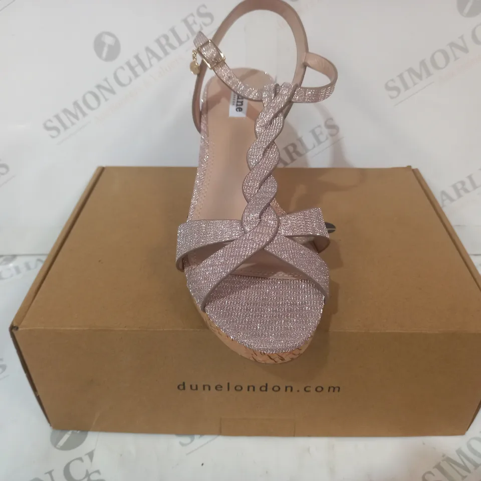 BOXED DUNE LONDON OPEN TOE WEDGE SANDALS IN ROSE GOLD W. GLITTER EFFECT SIZE 6