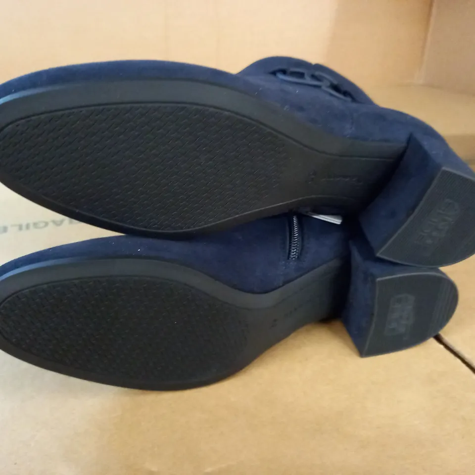 PAIR OF TAMARIS NAVY SIDE ZIP LADIES BOOTS - 39