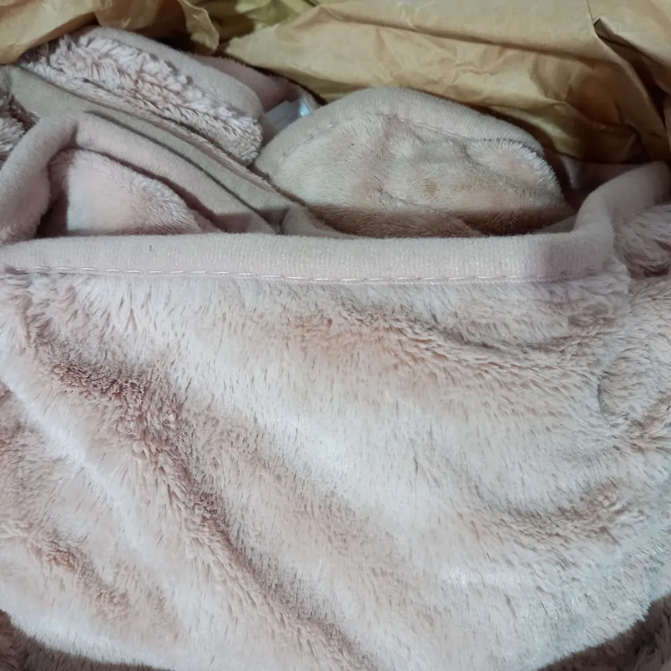 COZEE HOME VELVETSOFT HEATED THROW IN PINK