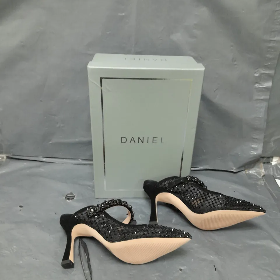 BOXED PAIR OF DANIEL SUEDE BLACK ALMA MARY POINTED HIGH HEELS - 36