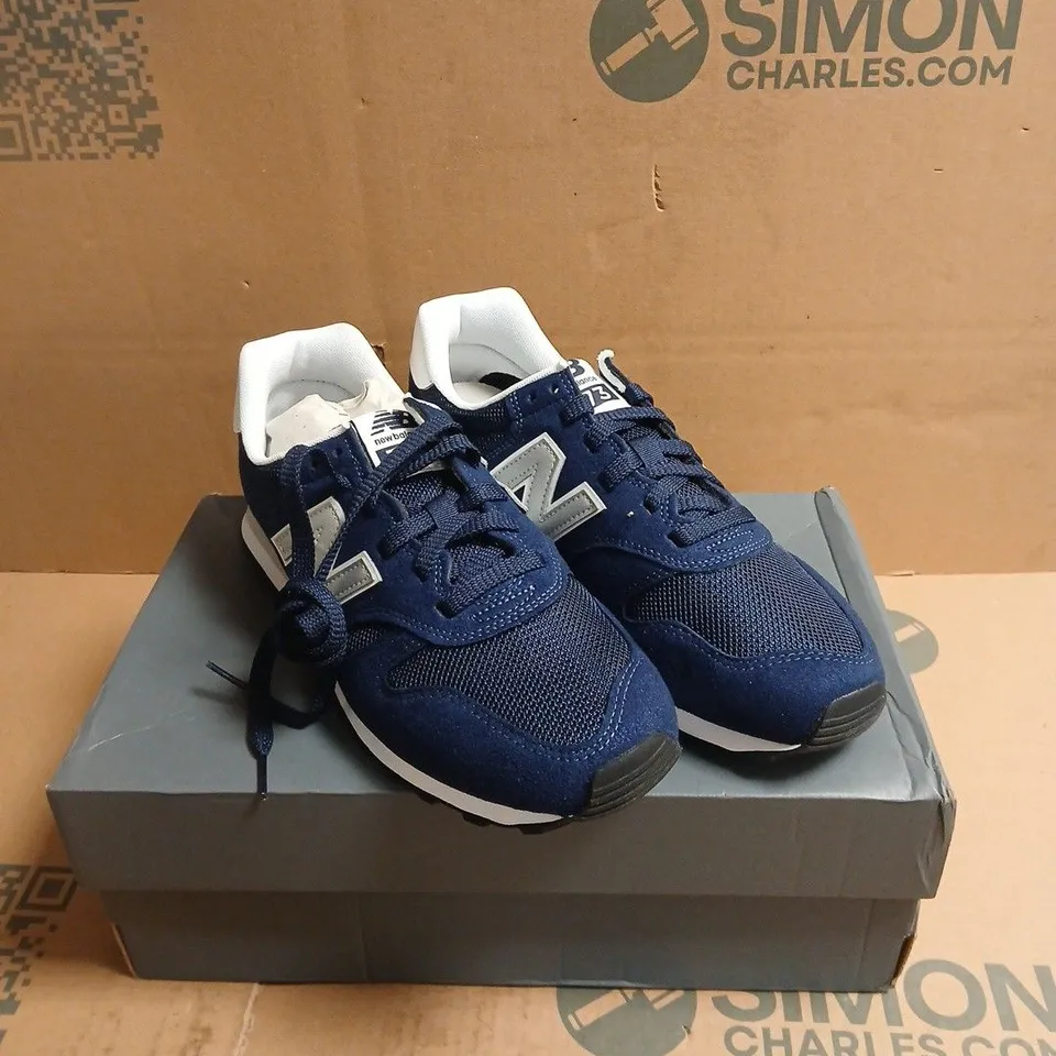 NEW BALANCE NAVY TRAINERS – BOXED SIZE UK 8