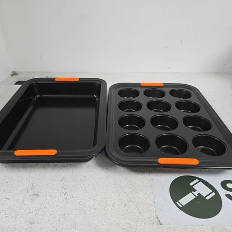 LE CREUSET 2 PIECE NON-STICK BAKEWARE SET UNBOXED
