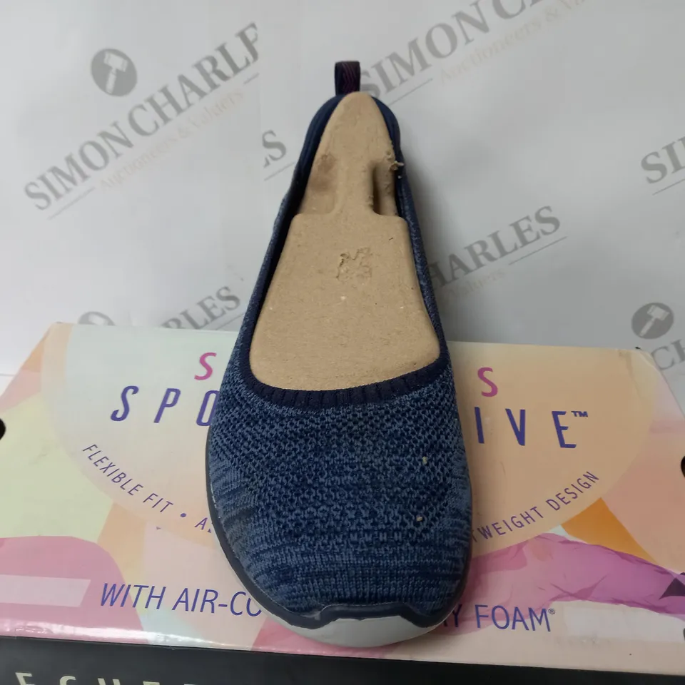 SKECHERS SIZE 6 MICROBURST 2.0 BE ICONIC STRETCH FIT PUMP NAVY