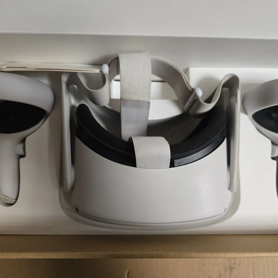 META QUEST 2 VR HEADSET WITH TOUCH CONTROLLERS – 128 GB