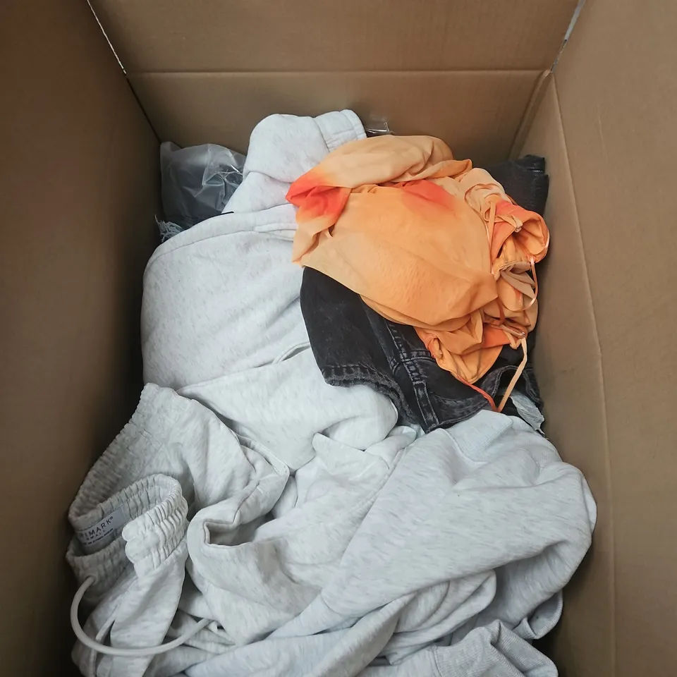 BOX OF APPROXIMATELY 25 ASSORTED CLOTHING ITEMS IN VARIOUS STYLES , COLOURS AND SIZES 
