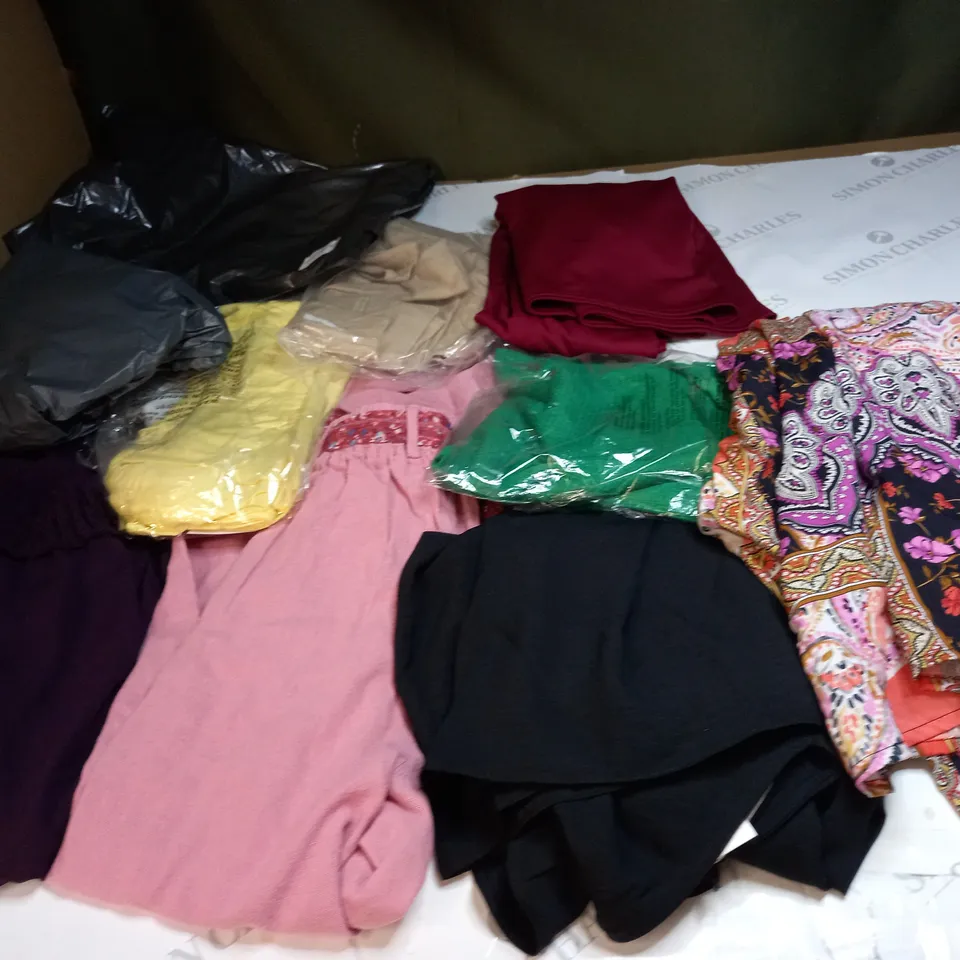 BAG OF APPROX 10 ASSORTED CLOTHING ITEMS TO INCLUDE - MAISON DE NIMES - EMELIA