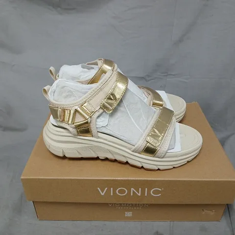 BOXED PAIR OF VIONIC WALK MAX SANDALS IN PARCHMENT GOLD SIZE 4