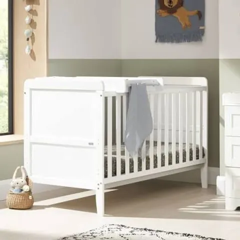 BOXED TUTTI BAMBINI RIO COT BED WITH COT TOP CHANGER - WHITE (1 BOX)