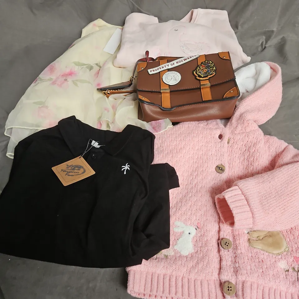 BOX OF APPROXIMATELY 30 ASSORTED KIDS CLOTHING ITEMS TO INCUDE - DRESS, BAG, JACKET, ETC