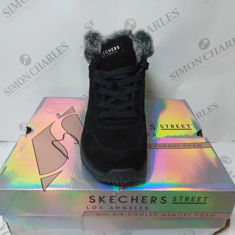 BOXED PAIR OF SKECHERS UNO RUGGED BOOTS BLACK UK SIZE 6.5