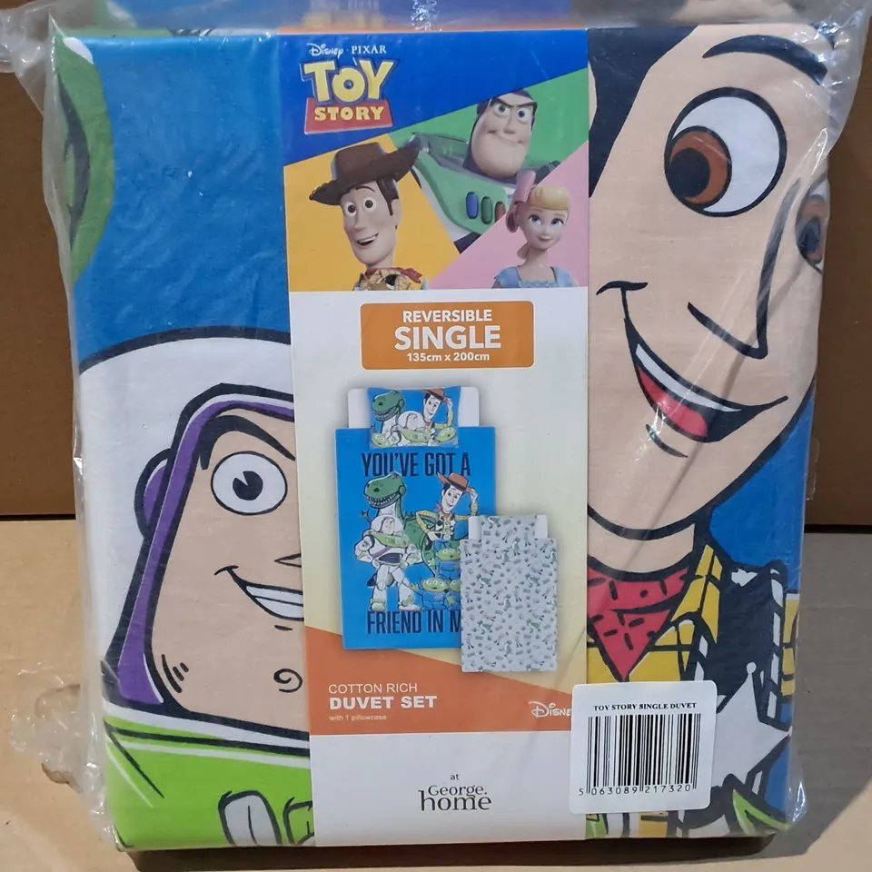 LOT OF 2 TOY STORY REVERSIBLE SINGLE DUVET SETS