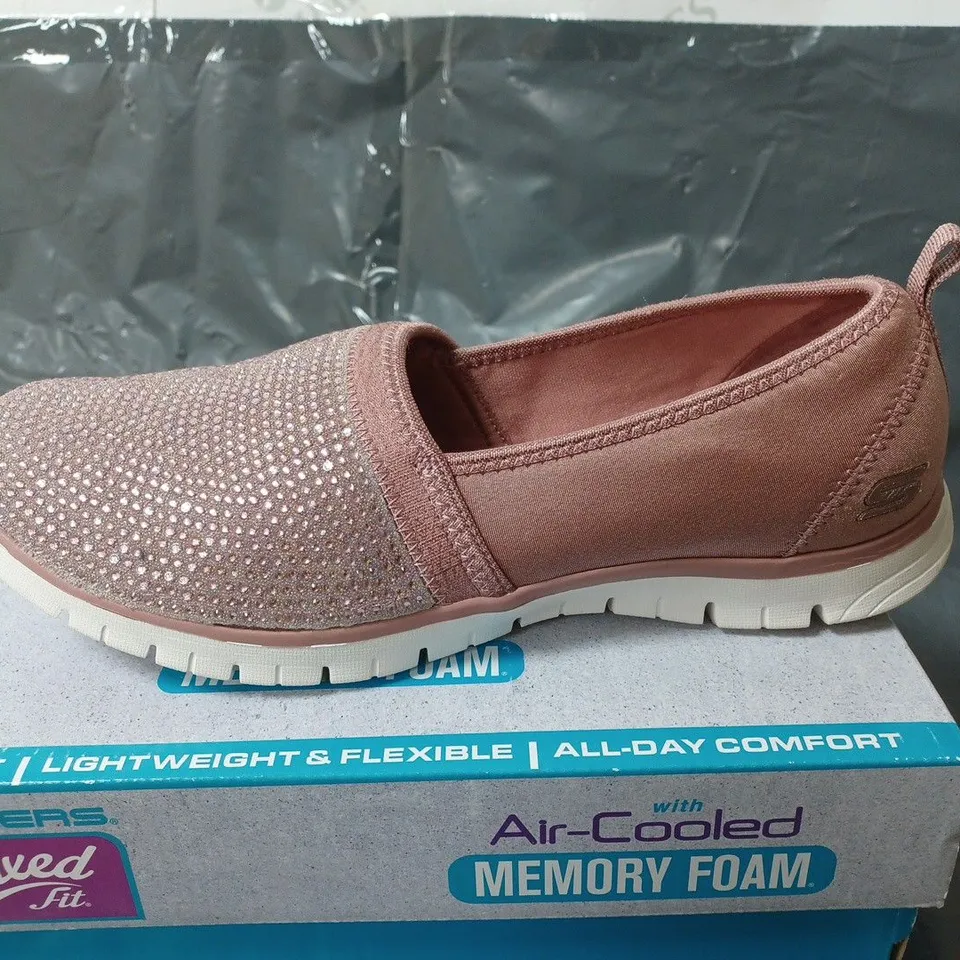 BOXED PAIR OF SKECHERS RELAXED FIT AIR COOLED MEMORY FOAM TRAINERS UK SIZE 7 - PINK - 