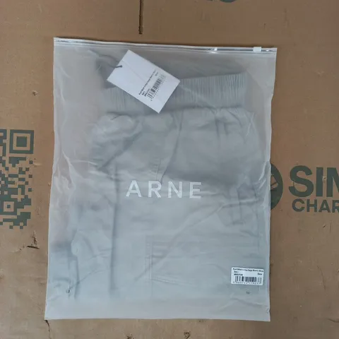 BAGGED ARNE FRONT STITCH COTTON CARGO SHORTS IN STONE SIZE LARGE