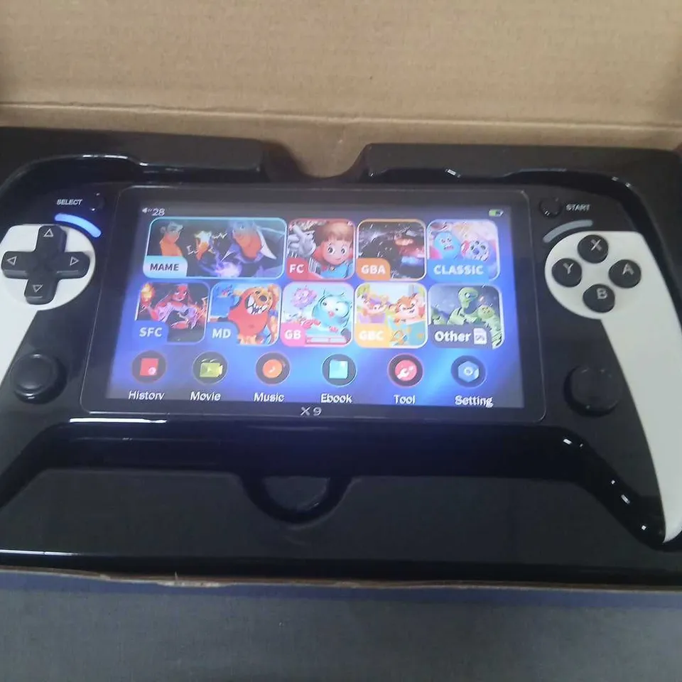 SAKERPLUS 5.5-INCH HANDHELD GAMING CONSOLE – BOXED