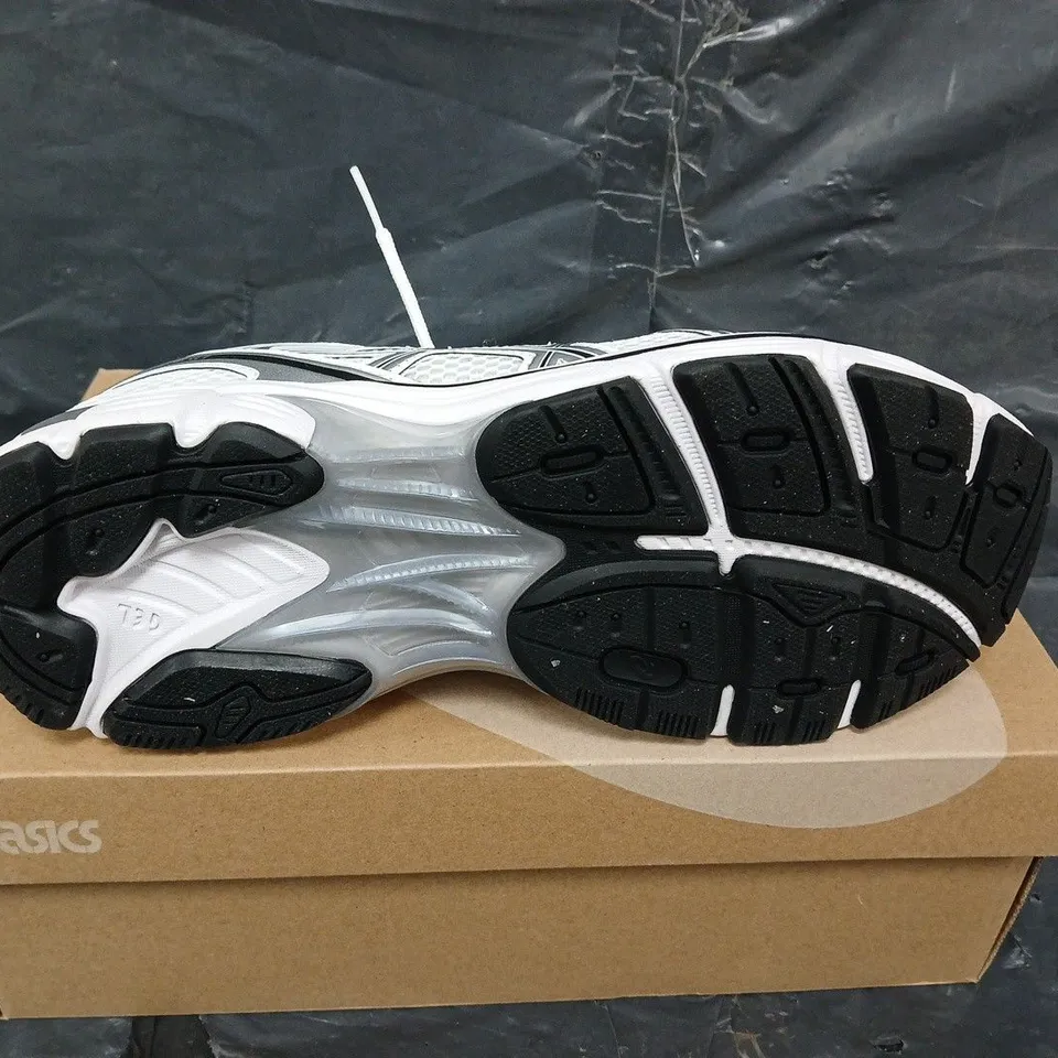 BOXED PAIR OF ASICS GT-2160 TRAINERS -  UK SIZE 8