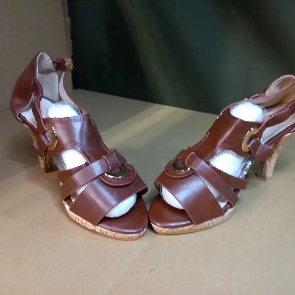DESIGNER DARK TAN SANDAL/COURT SHOE'S - SIZE 5