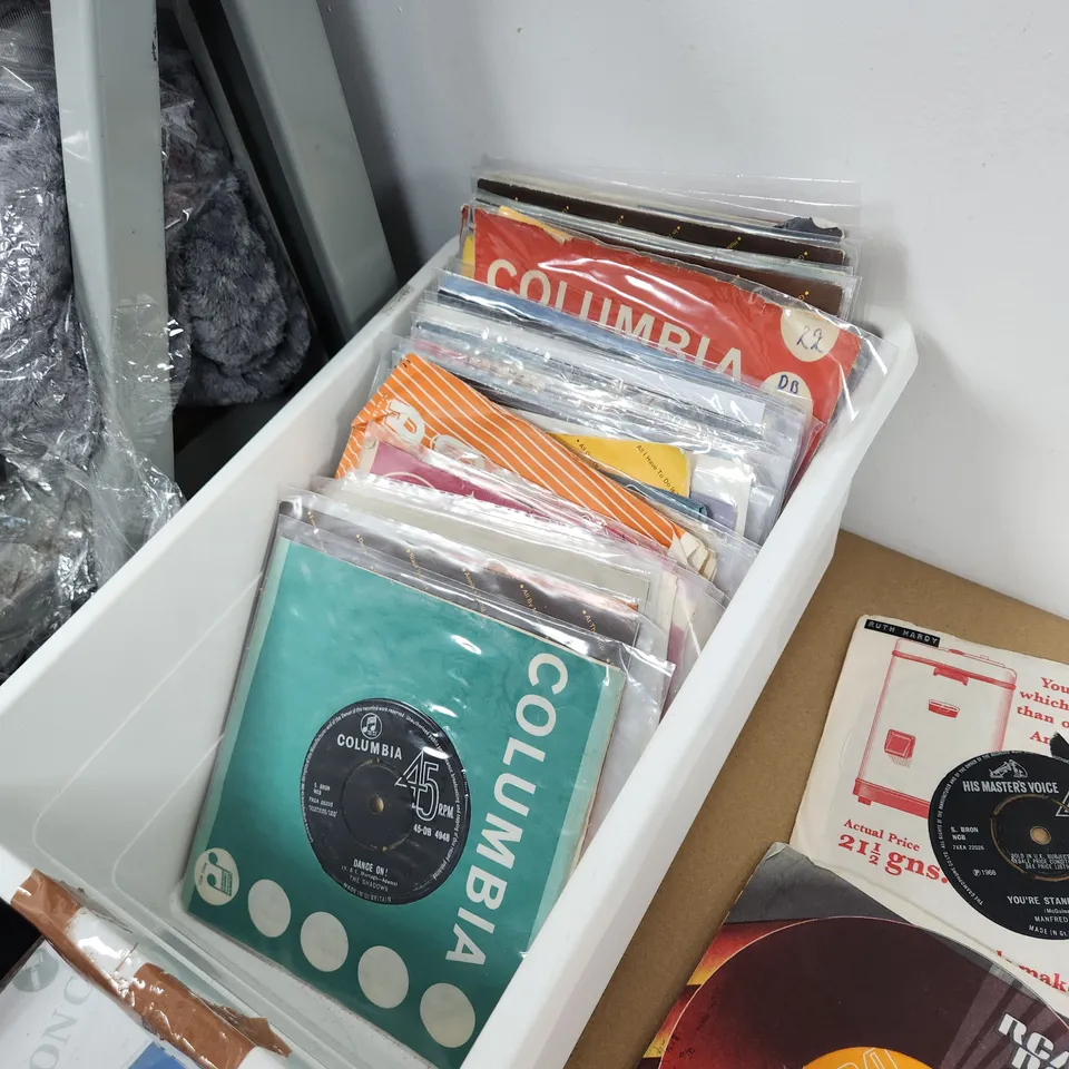A COLLECTION OF VINYL SINGLES SINGLES