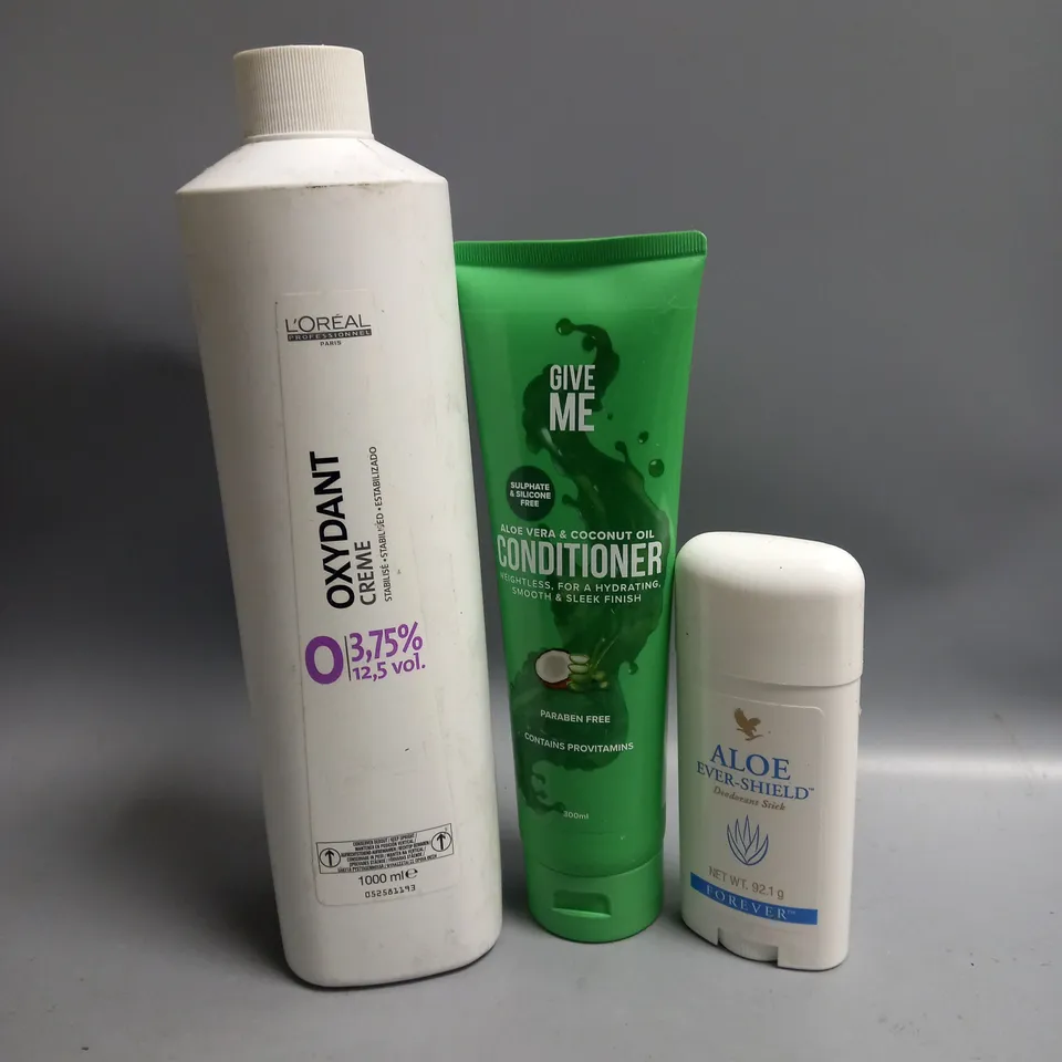 APPROXIMATELY 20 ASSORTED HEALTH AND BEAUTY PRODUCTS TO INCLUDE LOREAL OXYDANT CRÈME, GIVE ME CONDITIONER, ALOE EVER-SHIELD DEODORANT STICK 