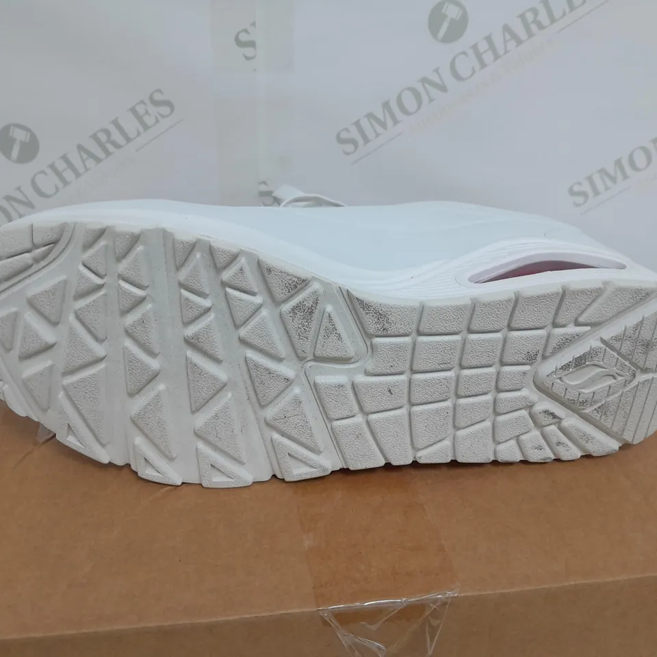 SKECHERS CUSTOMIZED TRAINERS HEART DESIGN SIZE 10