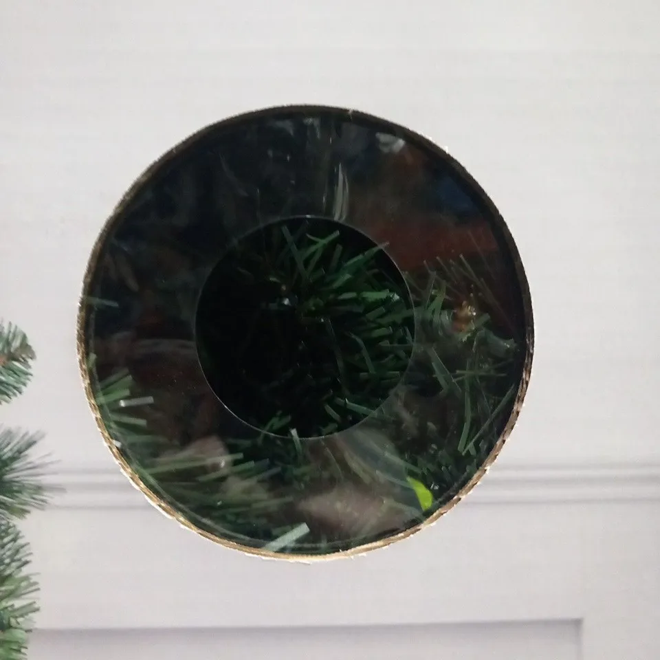 BRAND NEW BOXED 6FT PINE CONE AND BERRY TREE PRE-LIT