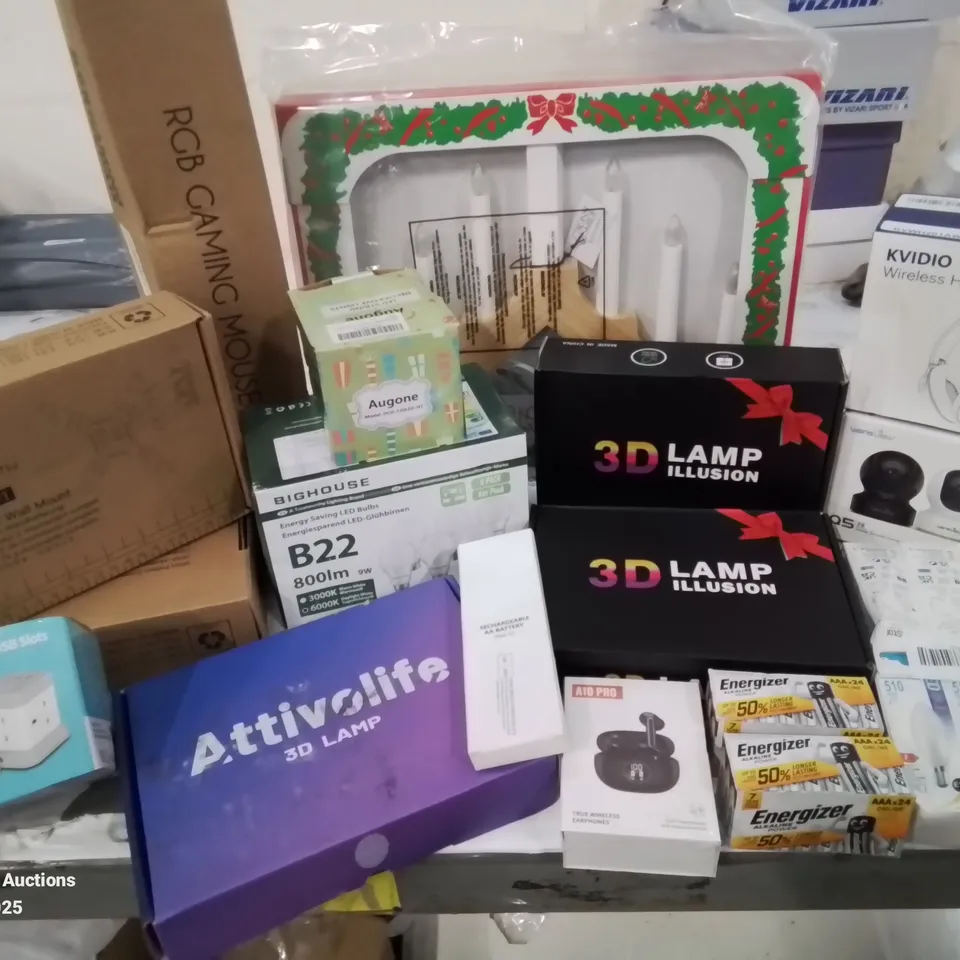 BOX CONTAINING LARGE NUMBER OF BOXED ELECTRONIC GOODS TO INCLUDE: LIGHT BULBS, HEADPHONES, MOUSE GAMING PAD, CHARGER CABLES, PHONE CASES AND LOTS MORE 