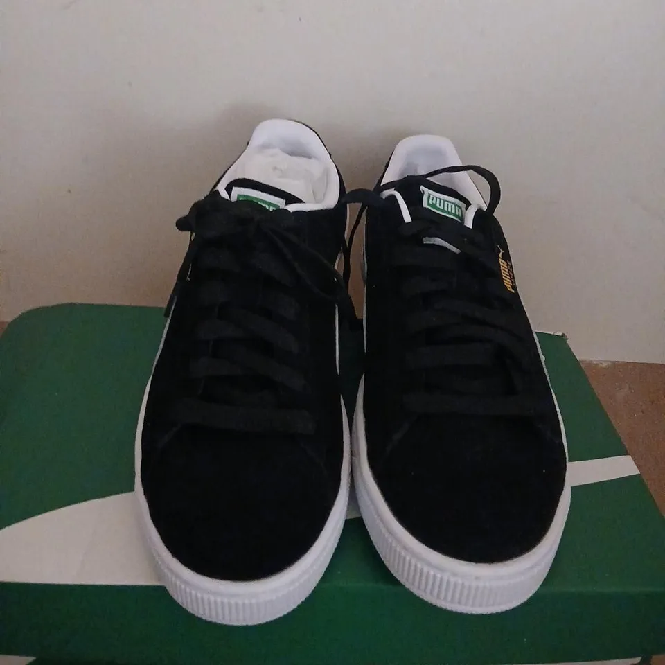 PUMA SUEDE CLASSIC SHOES – BLACK SUEDE WITH WHITE STRIPE, UK 9.5 (EU 44) – BOXED