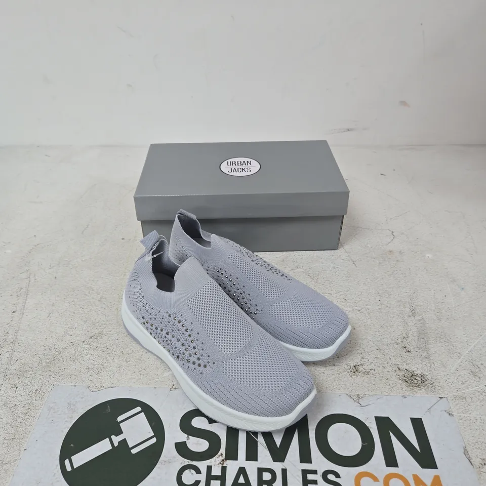 URBAN JACKS NEGRONI GREY SLIP-ON TRAINERS – UK 5