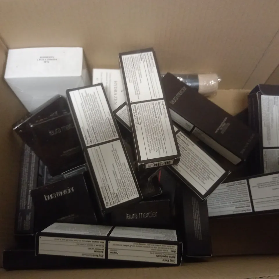 BOX OF APPROX 30 HEALTH & BEAUTY ITEMS TO INCLUDE - BAREMINERALS BAREPRO PERFORMANCE WEAR POWDER FOUNDATION 0.5 PORCELAIN - PURE CANVAS PRIMER ILLUMINATING - SHISEIDO SYNCHRO SKIN RADIANT LIFTING FOUN