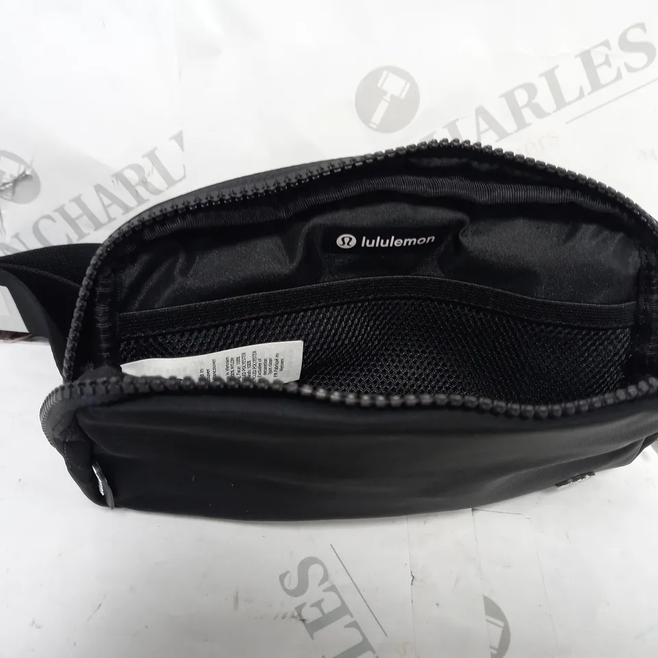 LULUMELON BLACK EVERYWHERE BELT BAG
