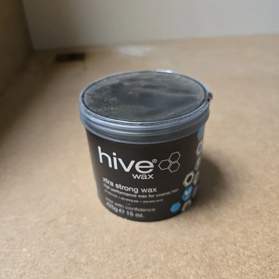 APPROXIMATELY 20 ASSORTED COSMETIC ITEMS INCLUDING CAREX HAND WASH , ELEMIS BODY CREAM AND HIVE WAX