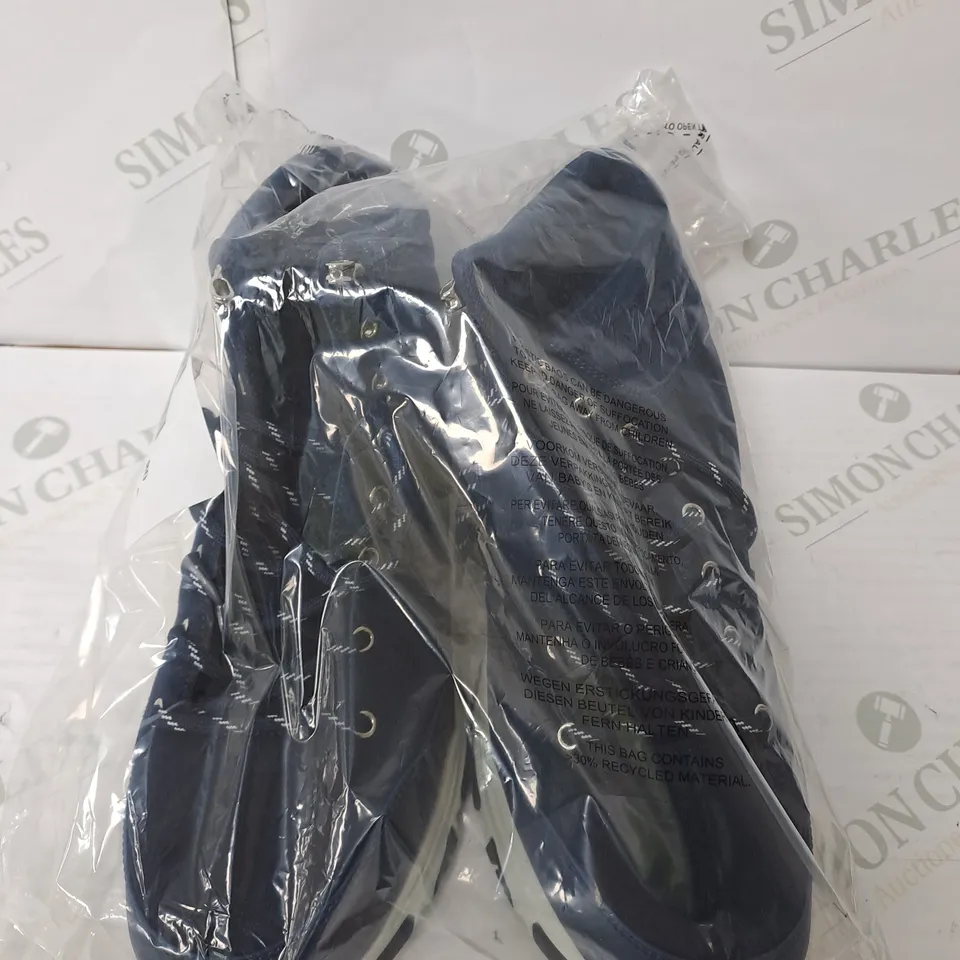 BAGGED BLUE SKECHERS BOOTS SIZE 8