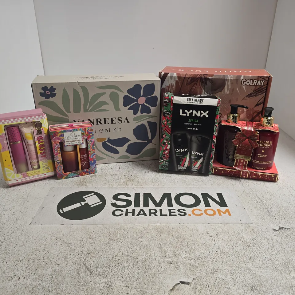 APPROXIMATELY 20 ASSORTED HEALTH & BEAUTY SETS TO INCLUDE LYNX AFRICA GIFTSET, VANREESA NNAIL GEL KIT, BAYLIS & HARDING LUXURY HAND CARE SET, ETC - COLLECTION ONLY
