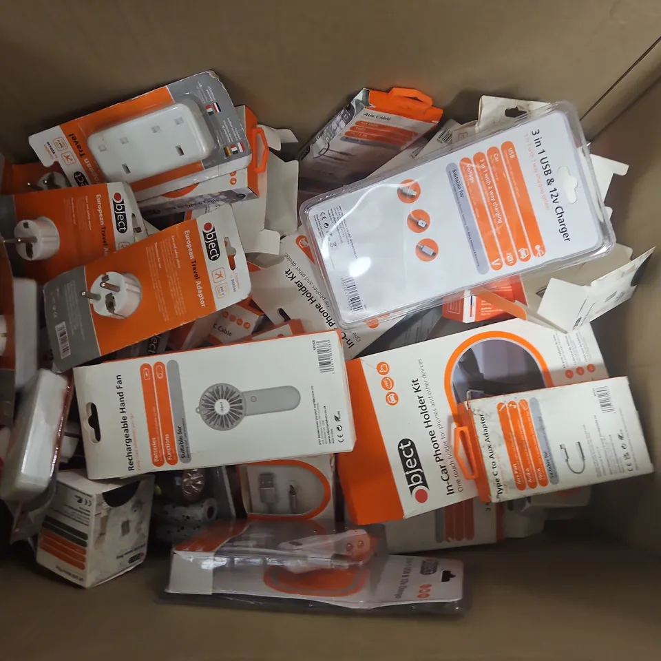 BOX OF APPROXIMATELY 20 OBJECT ELECTRICAL PRODUCTS TO INCLUDE CHARGING CABLES, PHONE HOLDERS AND TRAVEL ADAPTORS