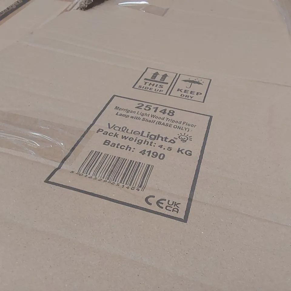 PALLET CONTAINING A VERY LARGE QUANTITY OF ASSORTED DESIGNER LIGHTING PRODUCTS