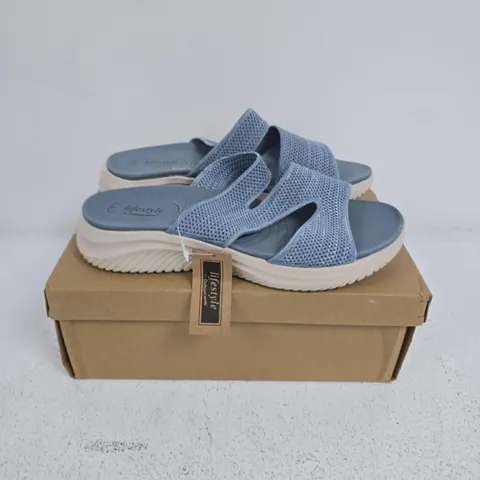 BOXED PAIR OF LIFESTYLE BY CUSHION-WALK SIMONE SHOES IN BLUE - SIZE 7