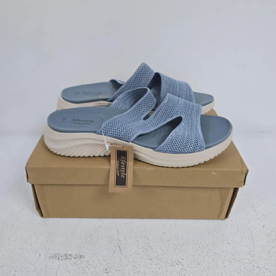 BOXED PAIR OF LIFESTYLE BY CUSHION-WALK SIMONE SHOES IN BLUE - SIZE 7