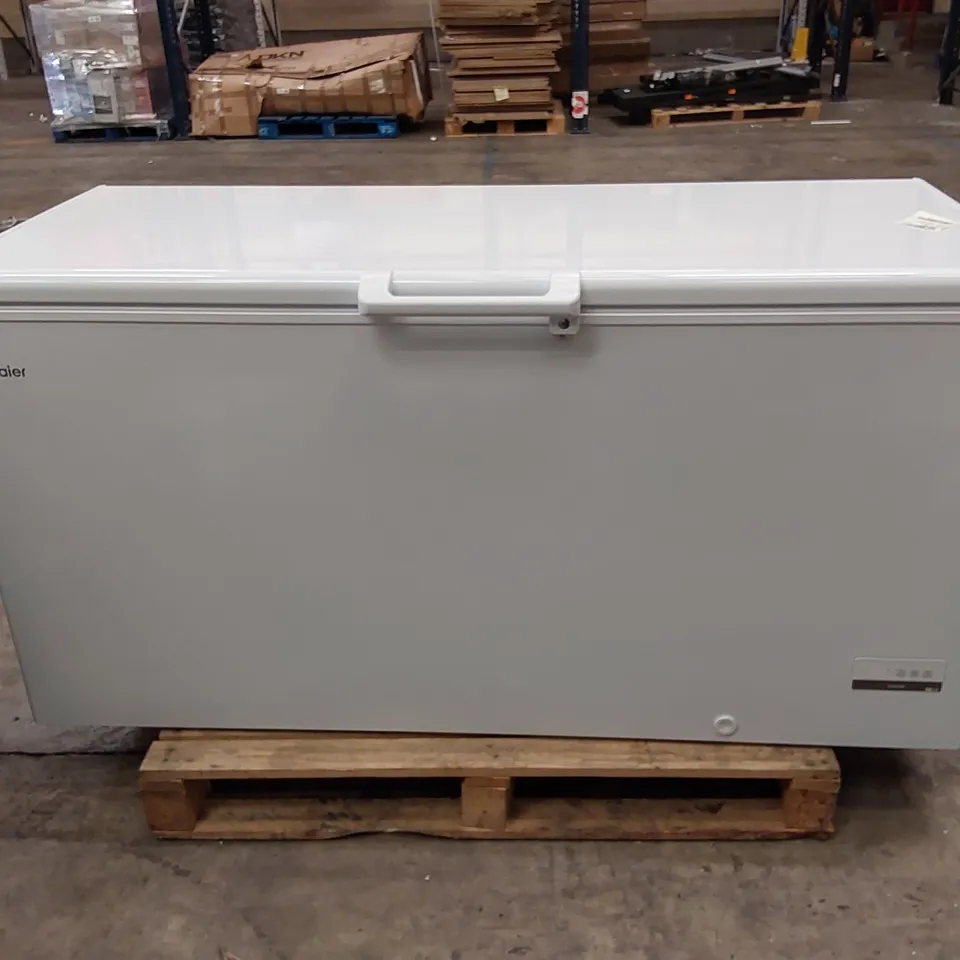 HAIER HCE519F FREESTANDING CHEST FREEZER, 519L TOTAL CAPACITY, WITH COUNTER BALANCE LID, WHITE, F RATED